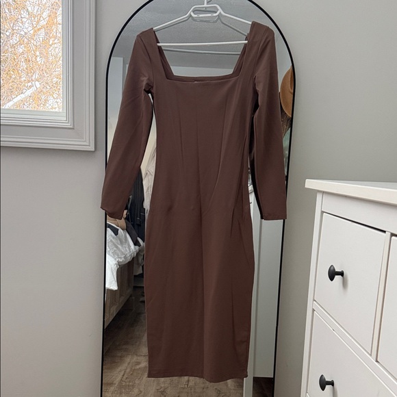 Babaton Dresses & Skirts - Babaton mauve Long Sleeve Dress